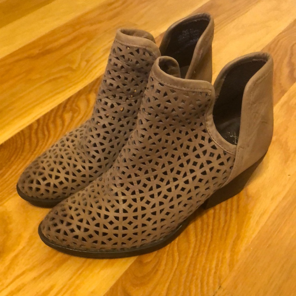 KRBONELL leather cut out ankle boots. 8.5 Very good condition.